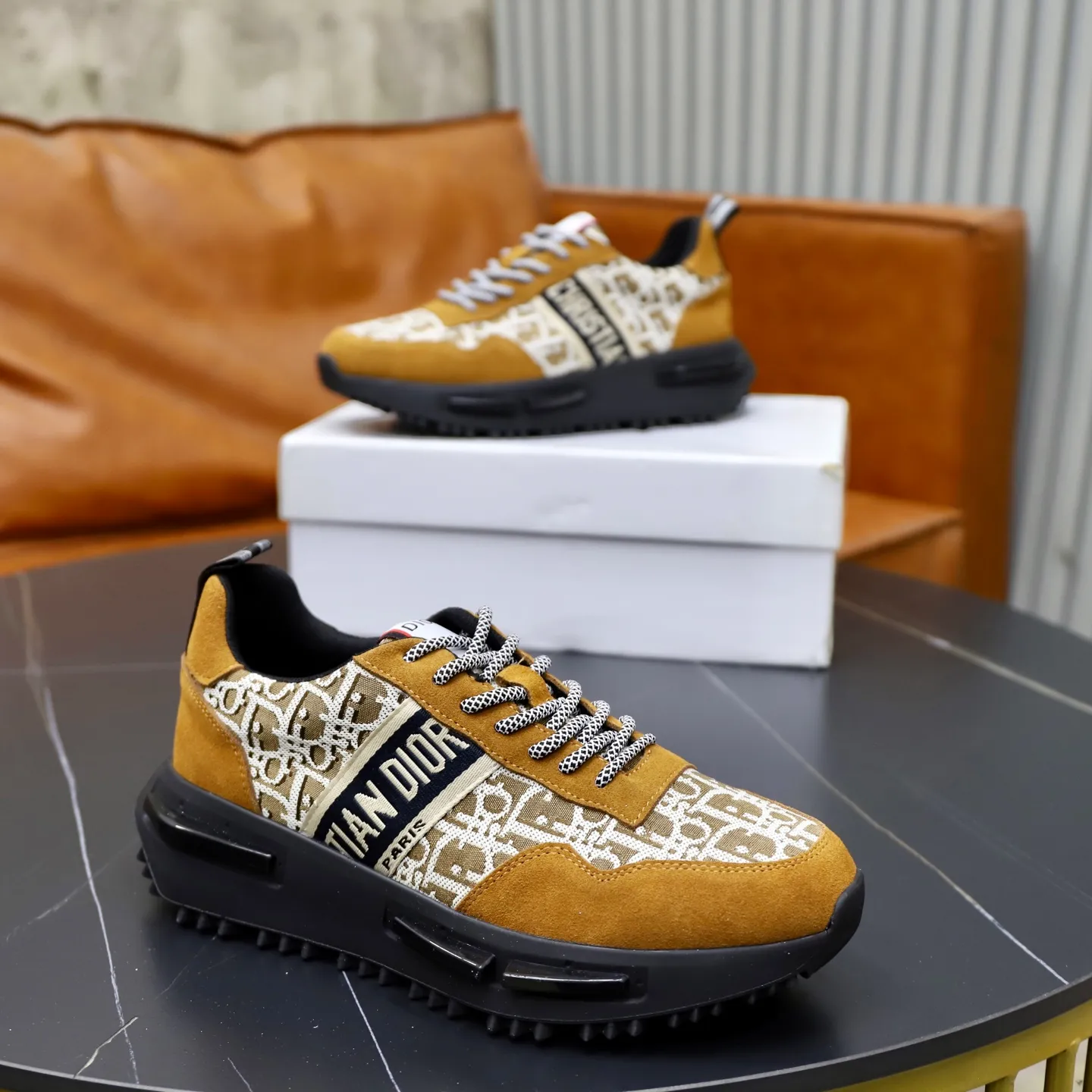 Ex-factory price: 442💰🙅‍♂️🙅‍♂️🙅‍♂️ Brand: Dior DIOR Standard code: 38-44 (45 customized) Grade: Same as the official website Material: Original cowhide material spliced with brand cloth Comfortable and breathable lining Lightweight and wear-resistant sports outsole Style category: Men's fashion casual shoes Running sports shoes Distinguished luxury brand elements Top luxury color: actual picture color